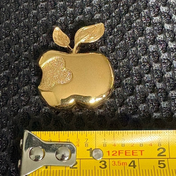 Vintage Gold Tone Apple Brooch Pin - Classic & Sweet - Picture 6 of 9